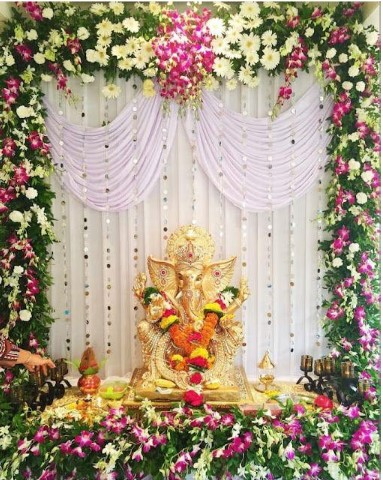 20 Ganpati Flower Decoration Ideas For Ganesh Chaturthi 2023   Ganapati Flower Decoration With Drapes 